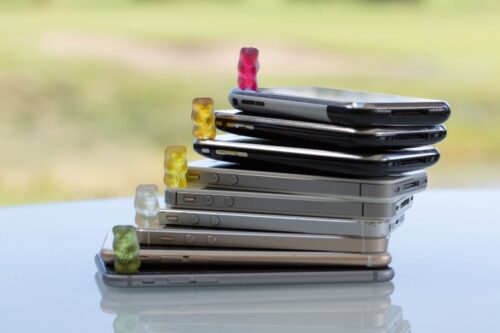 9-iPhone-stack-782x521