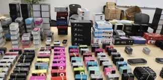 Counterfeit iPods are hot ticket items in Los Angeles