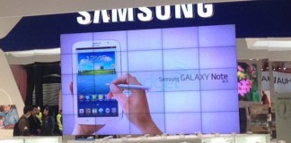 Samsung Rips Off An Apple Billboard At MWC 2013