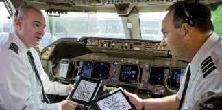 American Airlines Switches Its 8,600 Pilots From 40 Pound Kit Bags To iPads