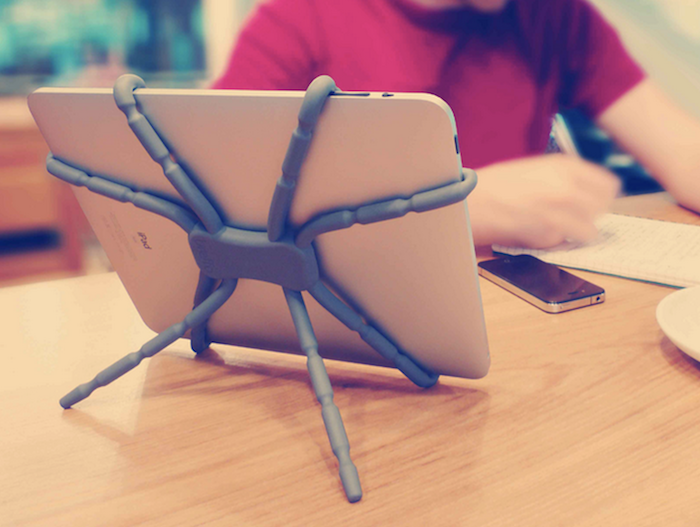 Keep Your iPad Propped Up With This Spider-Shaped Stand