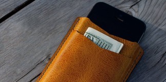 The Signaller Solar iPhone 5 Wallet Case Lets You Travel Light