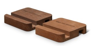 The Wooden Elago W Stand Looks Great With Both The iPhone And iPad, And It’s Only $10 Bones